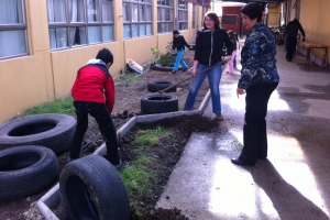 Centro General de Padres y Apoderados construye patio interno a la comunidad Andalu&eacute;